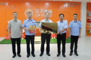 市文明辦、市市場監(jiān)管局聯(lián)合為我公司文明誠信經(jīng)營授牌